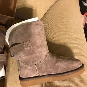 NWB Ugg 5 water resistant soles, sparkling buckle firm